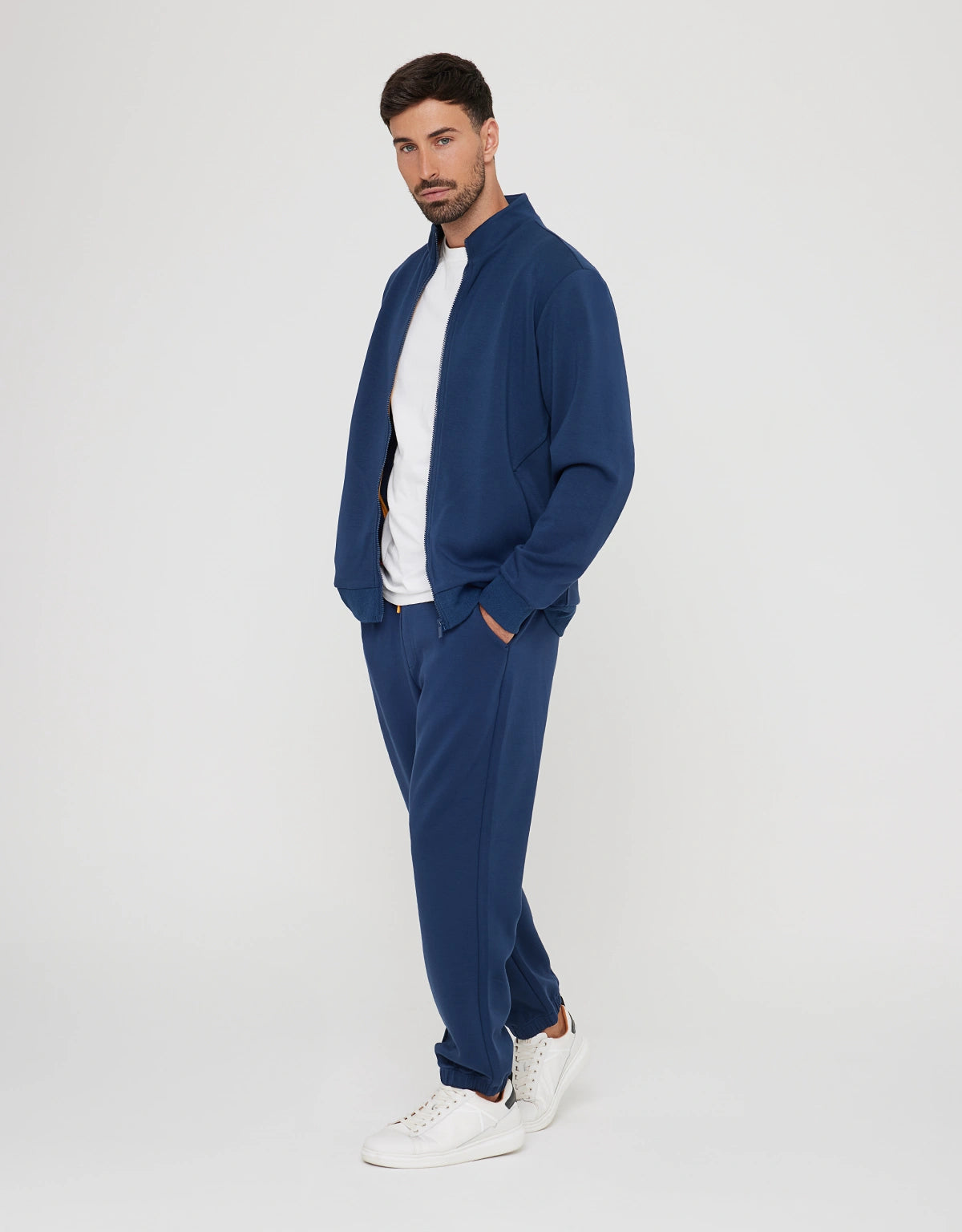 Men's Pants with Stretchable Fabric for FlexibilityPantalón Largo Jogger Azul Marino - Prua