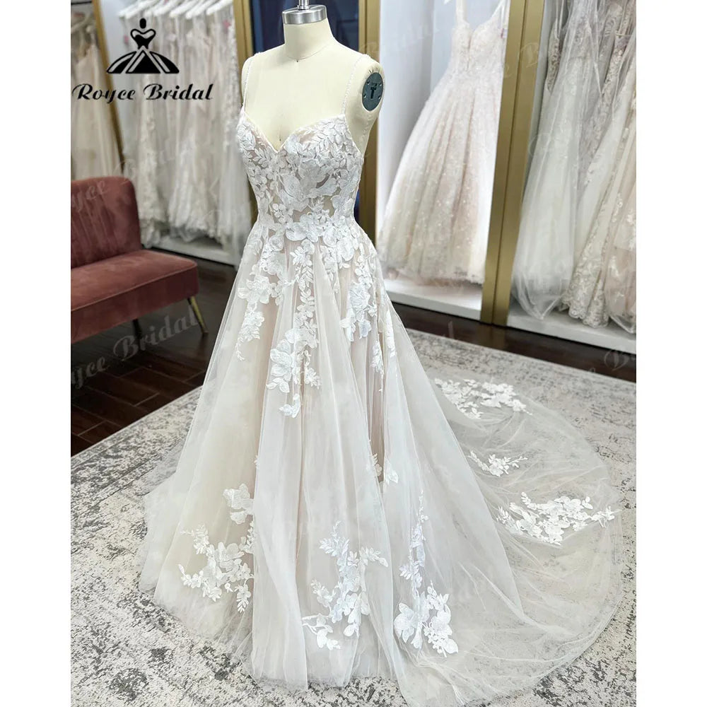 women's bell-sleeved dressesVintage Spaghetti Straps Lace Appliques Beach Wedding Dress with V Nneck A Line Boho Bridal Gown abito da sposa Summer Sexy women's bell-sleeved dressesVintage Spaghetti Straps Lace Appliques Beach Wedding Dress with V Nneck A Line Boho Bridal Gown abito da sposa Summer Sexy