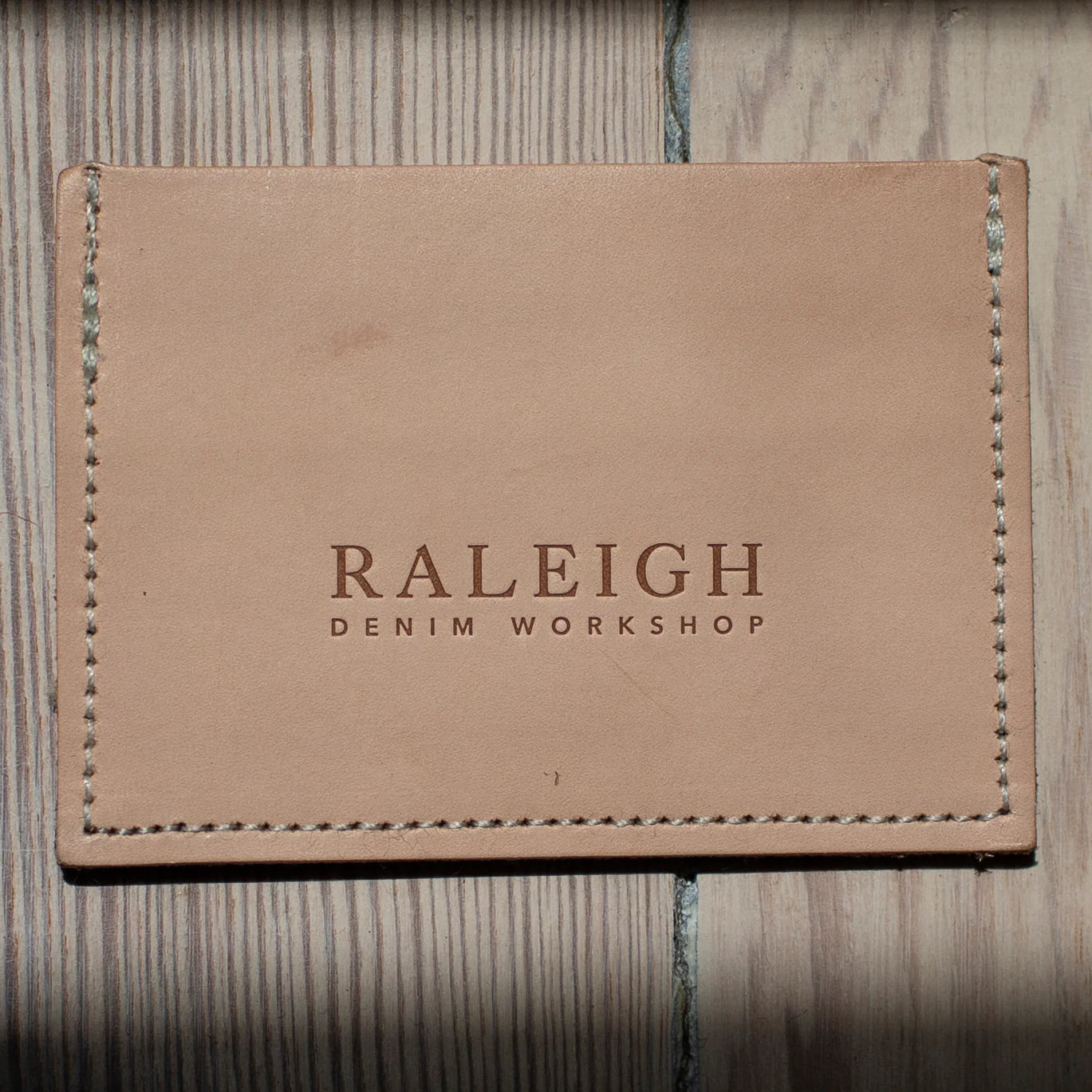 Men's Jeans with a Destroyed LookCardholder | Natural