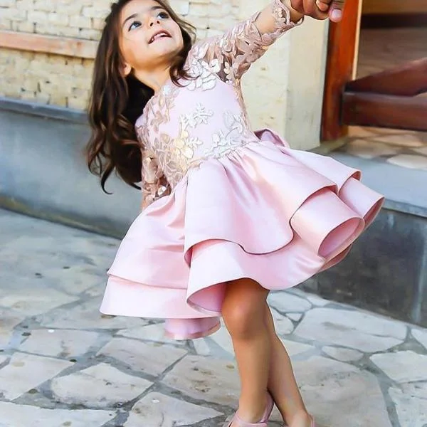 Sequined DressCute Short Pink Satin Girls Pageant Gowns Tired Skirt First Communication Dresses with Bow Sequined DressCute Short Pink Satin Girls Pageant Gowns Tired Skirt First Communication Dresses with Bow