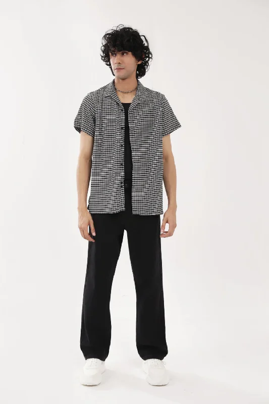 Men's Muscle Fit T-Shirts for a Body-Hugging FitRESORT COLLAR TEXTURED CHECK SHIRT Men's Muscle Fit T-Shirts for a Body-Hugging FitRESORT COLLAR TEXTURED CHECK SHIRT