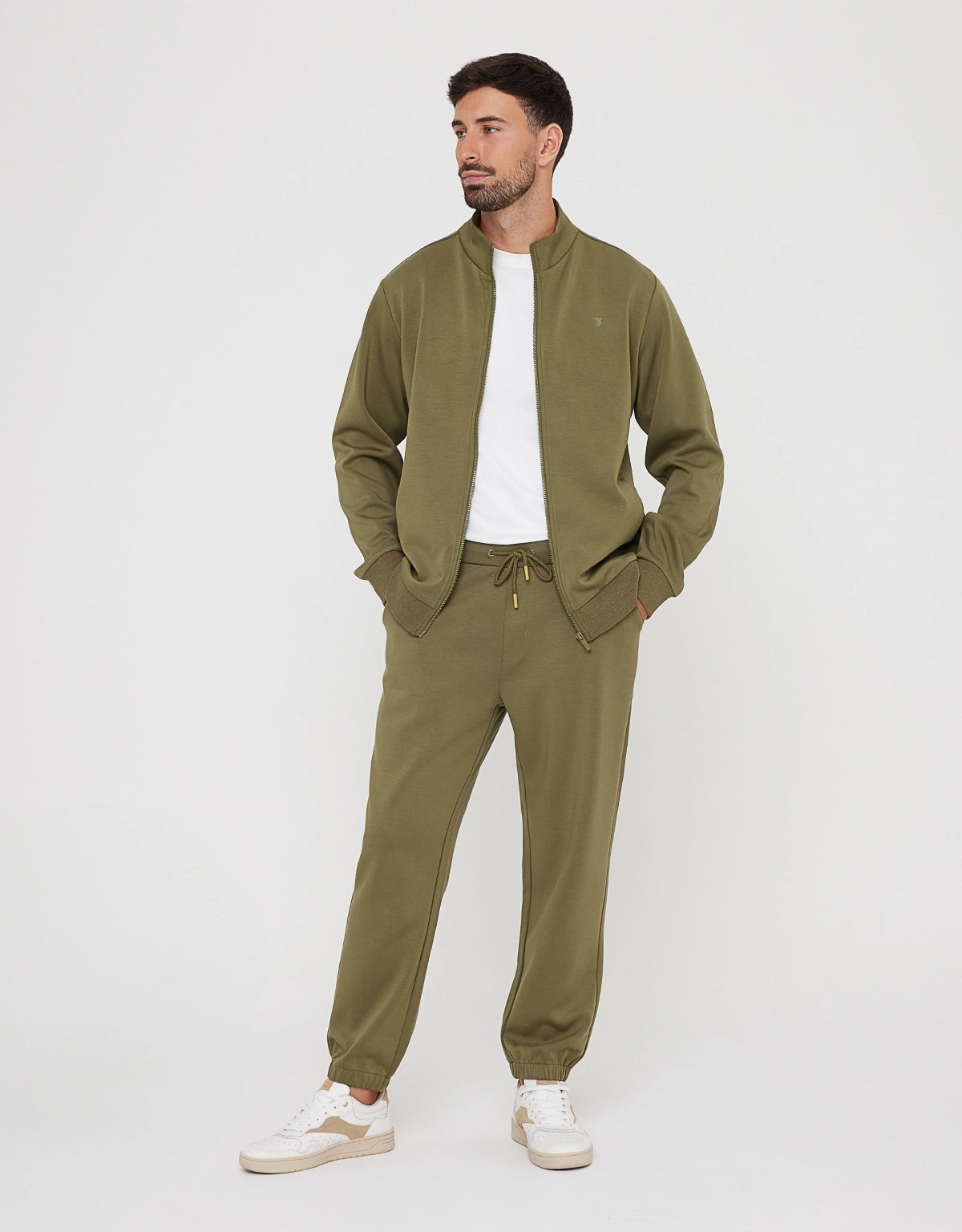 Men's Pants with Appliqué DetailsPantalón Largo Jogger Caqui - Prua