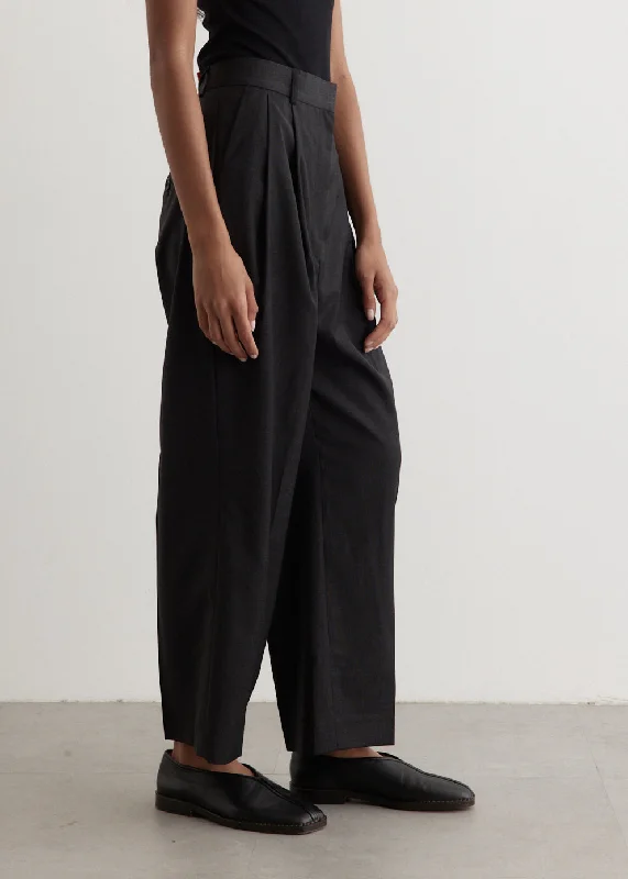 Double-Pleated Cropped Trousers