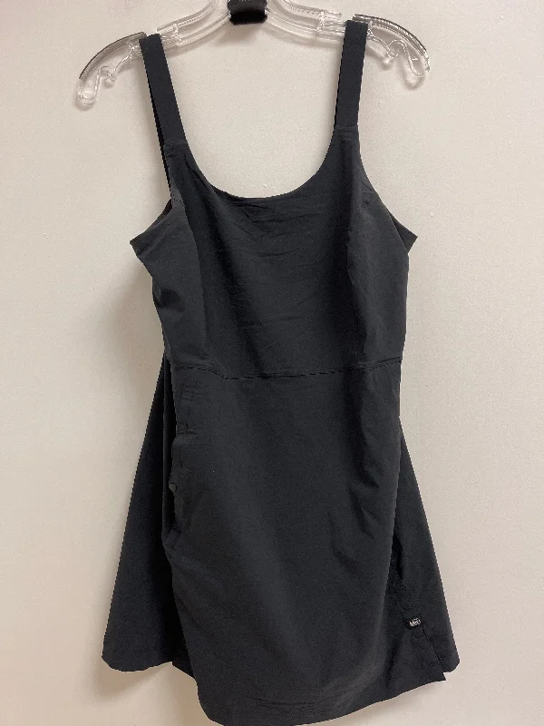 Petite DressAthletic Dress By Rei In Black, Size: M
